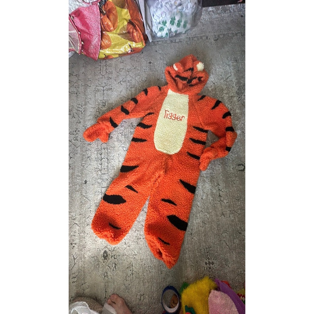 Vintage Disney store tigger costume 4-6 built in sound